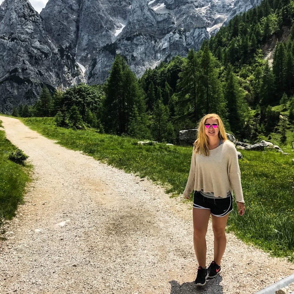 Meet your Posher, Nicole
